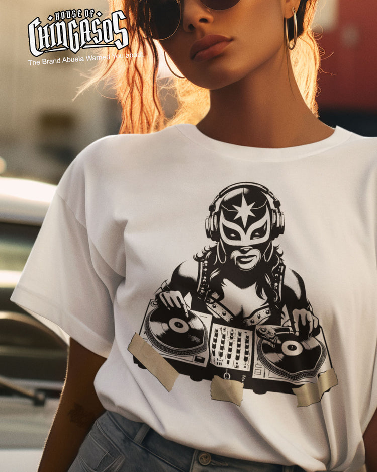 Luchadora DJ Art De La Calle™ T-Shirt