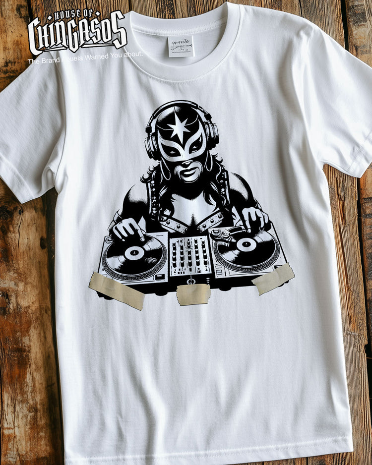 Luchadora DJ Art De La Calle™ T-Shirt