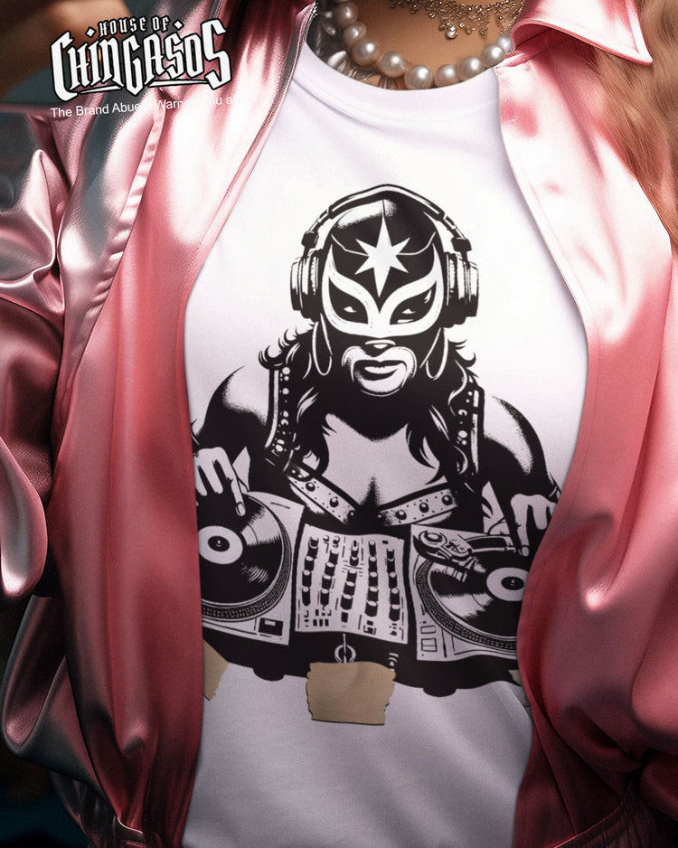 Luchadora DJ Art De La Calle™ T-Shirt