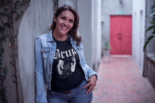 Bruja Vintage Chingona T-Shirt